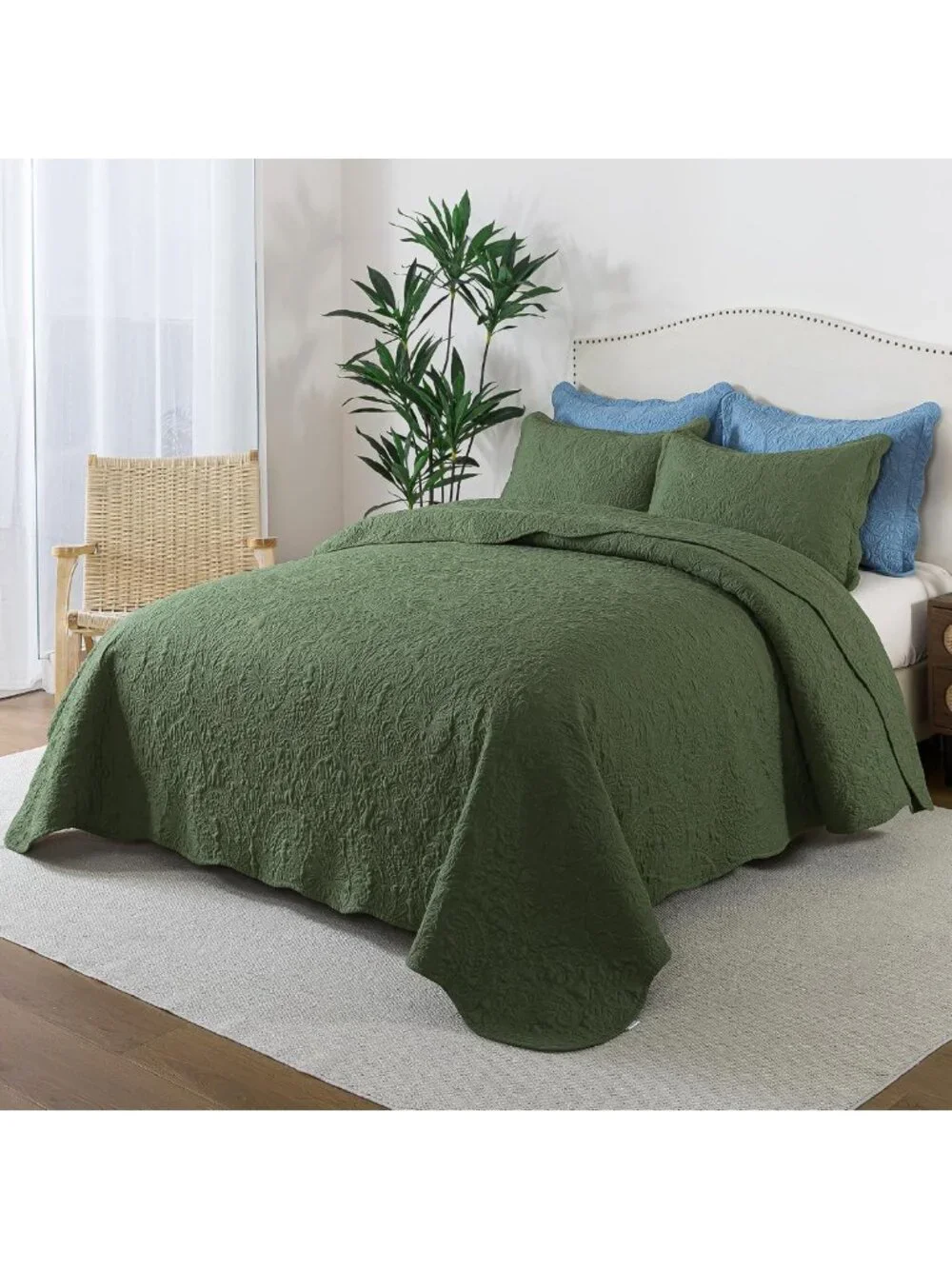 Lightweight King Quilt Set - 3 Piece Reversible Microfiber Bedspread for